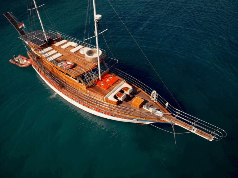 Noleggiare una  Custom Built Aluminum Cutter TREBENNA a Croazia