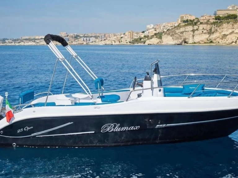 Noleggio Barca a motore con o senza skipper Blumax a Taormina