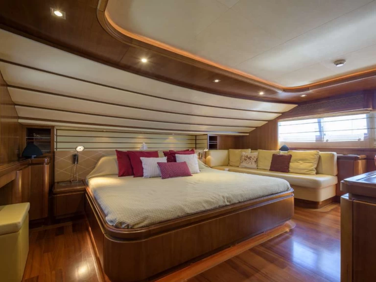 Noleggio barche Custom Line Anne Marie a Napoli su Samboat