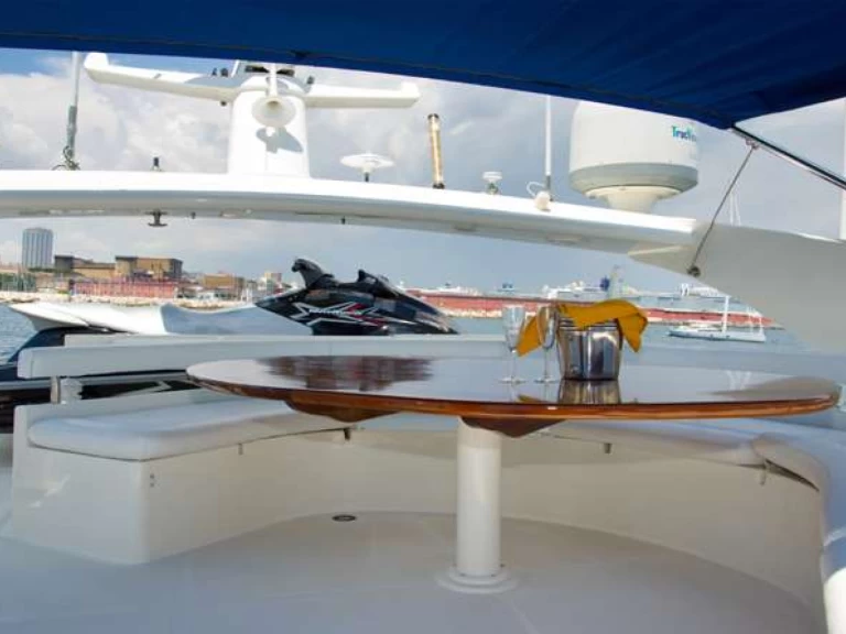 Noleggiare una Ferretti PAMPERO a Napoli