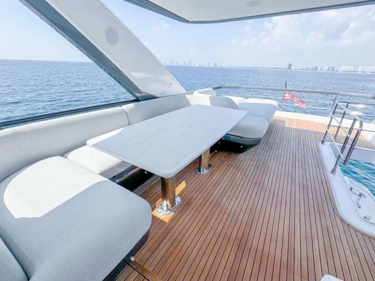 Noleggio Yacht di lusso a Miami – Azimut Spysea