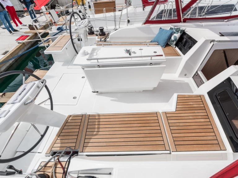 Bénéteau Oceanis 46.1 da affittare a  Pomer