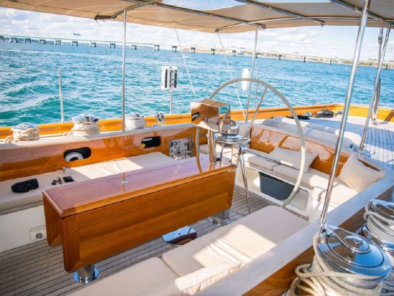 Holland  AURELIUS  da affittare a  Antigua