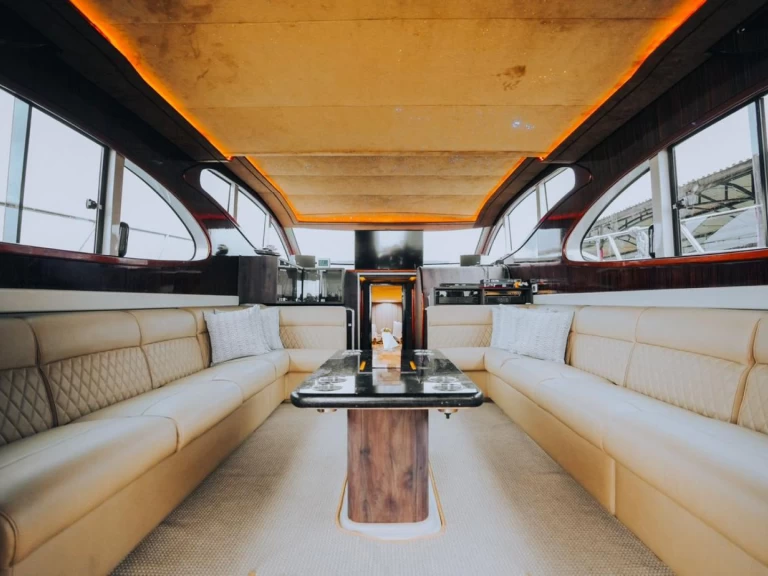 Noleggiare una Accura 55 a Kota Denpasar