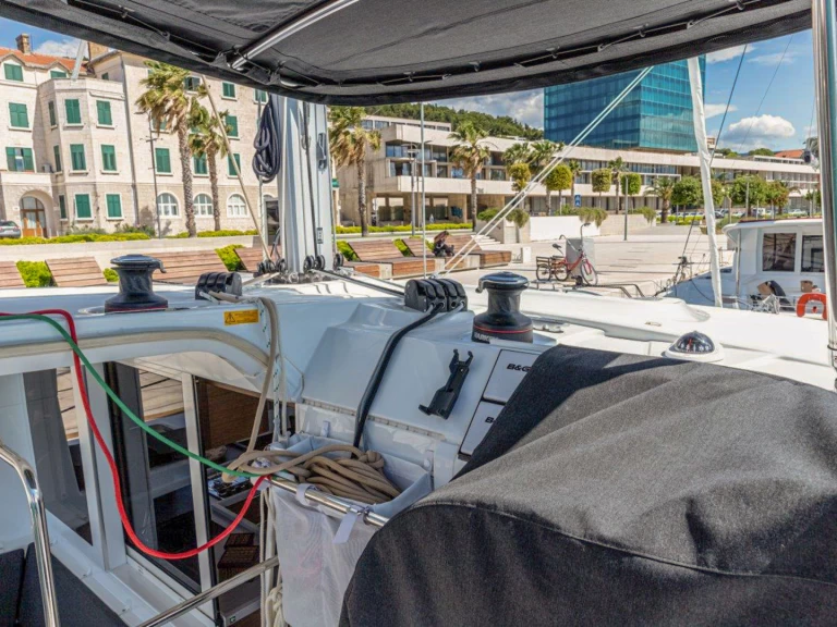 Noleggiare una Lagoon Lagoon 40 a Komolac