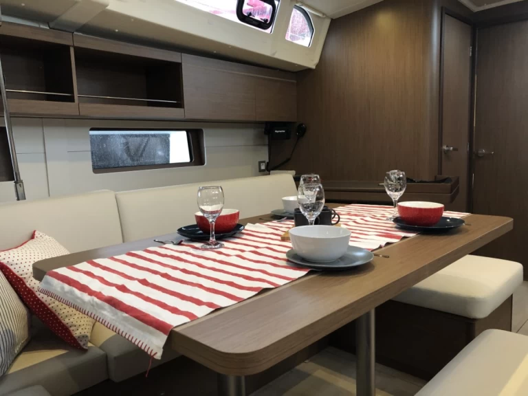 Barca a vela a noleggio a Pomer al miglior prezzo