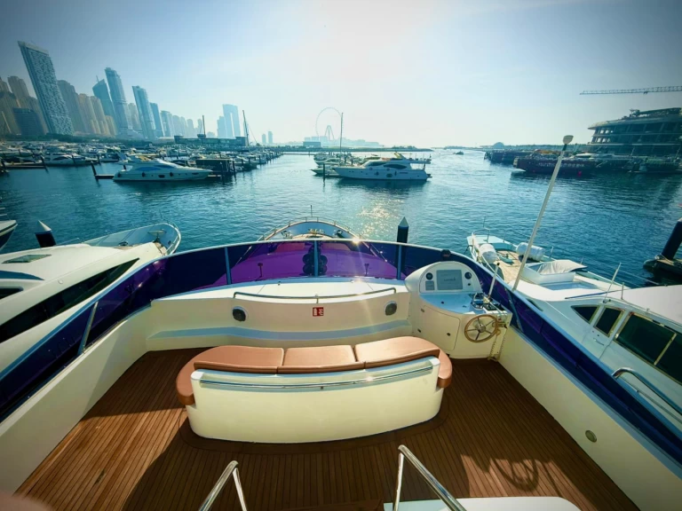 Noleggio Yacht di lusso con o senza skipper Benetti a Dubai Marina