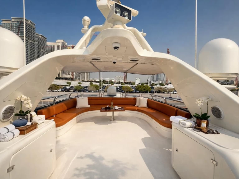 Yacht di lusso a noleggio a Dubai Marina al miglior prezzo