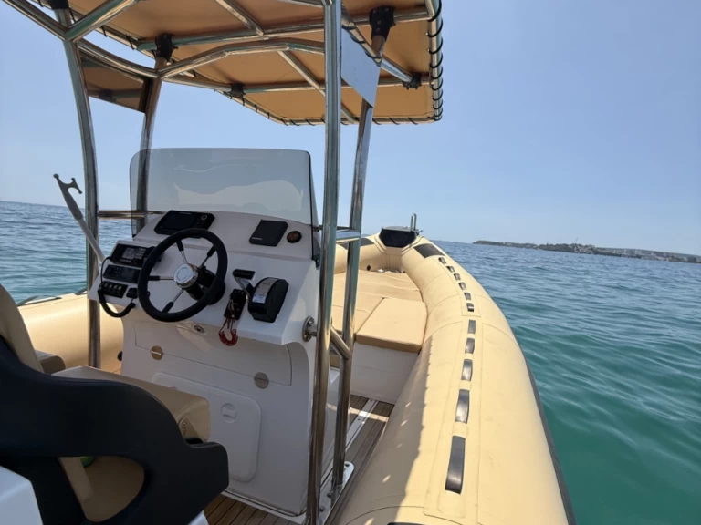 Gommone a noleggio a Puerto Portals al miglior prezzo