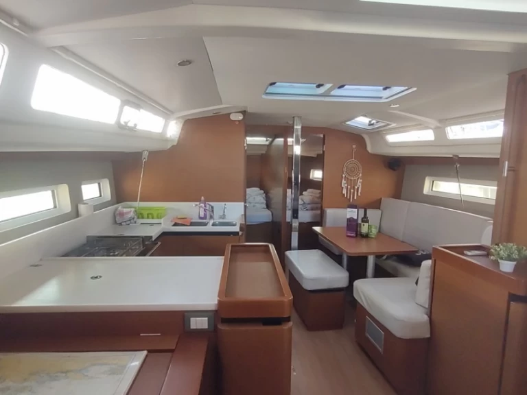 Noleggiare una Jeanneau Sun Odyssey 440 a Spalato