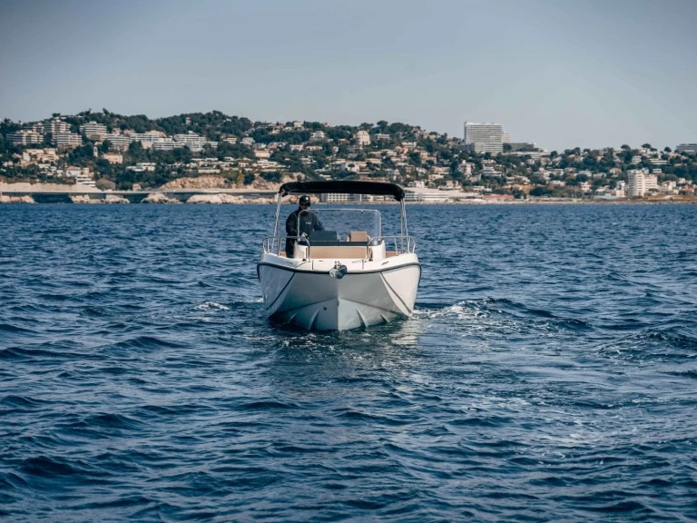 Noleggio barche Quicksilver Activ 675 Open a Marsiglia su Samboat