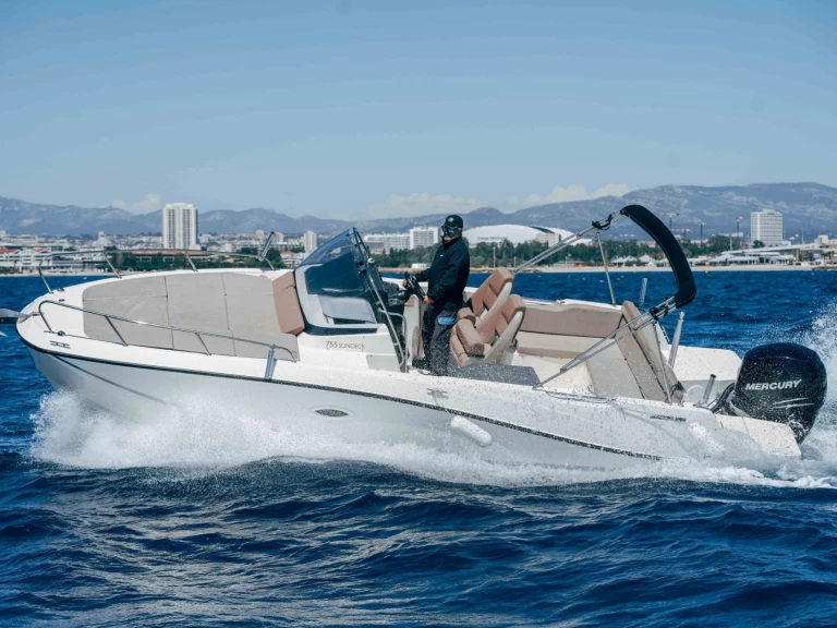 Noleggio Barca a motore Quicksilver con patente nautica