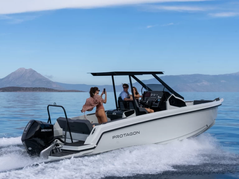 Noleggio Barca a motore con o senza skipper Protagon a Gáïos