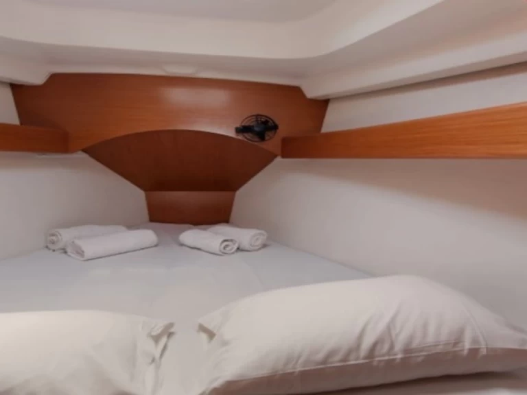 Noleggiare una Bénéteau Cyclades 43.4 a Il Pireo