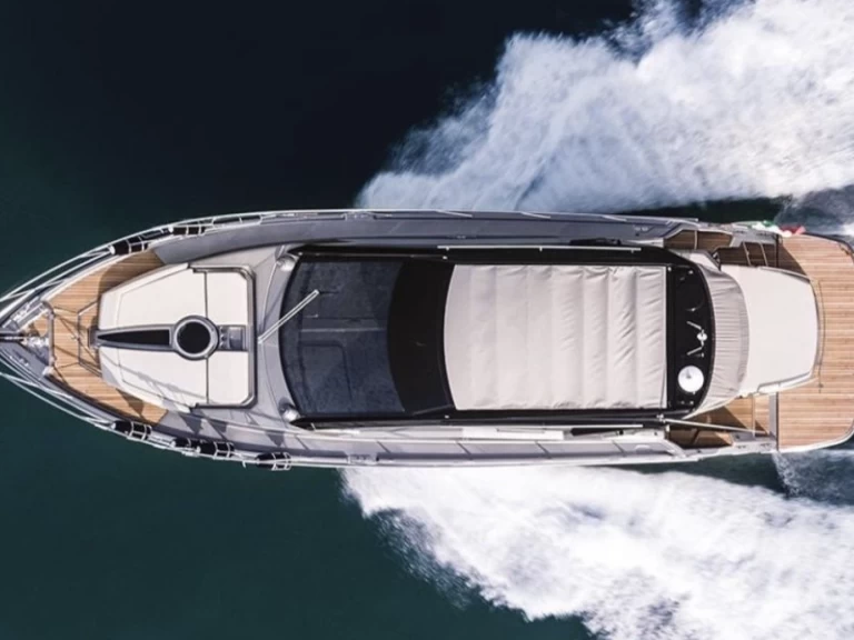 Noleggiare una Cranchi Cranchi M44 HT a Beaulieu-sur-Mer