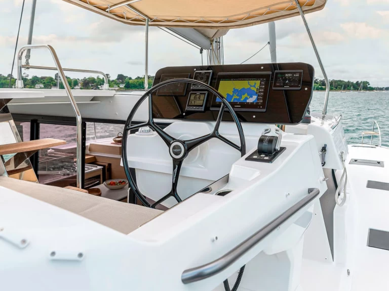 Noleggio Catamarano Fountaine Pajot con patente nautica