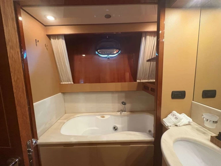 Noleggio barche Sanlorenzo San Lorenzo SL 82 a Álimos su Samboat