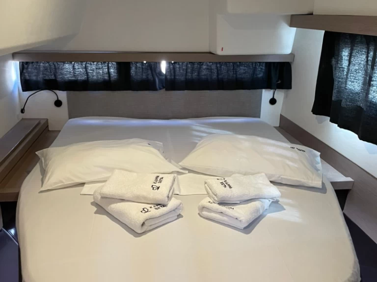 Noleggio Catamarano Fountaine Pajot con patente nautica