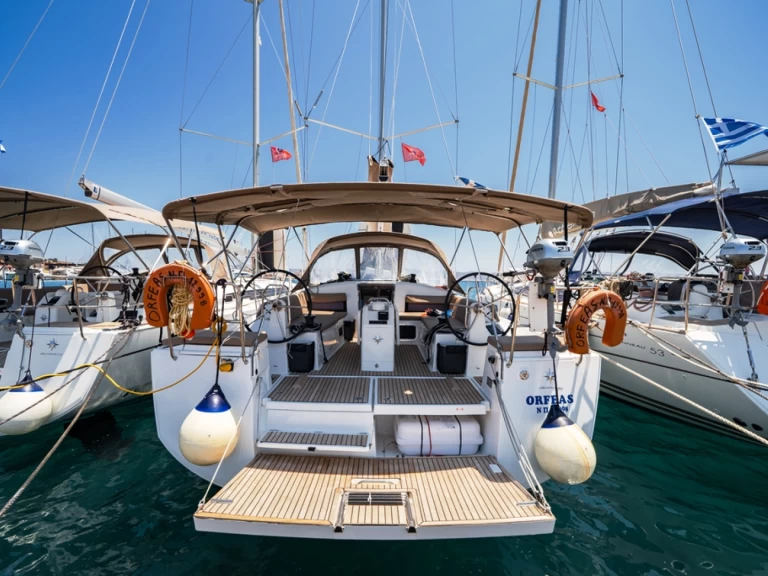 Noleggio barche Jeanneau Sun Odyssey 440 a Lávrio su Samboat