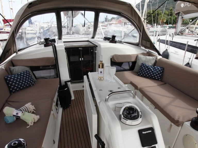 Noleggiare una Jeanneau Sun Odyssey 440 a Benítses