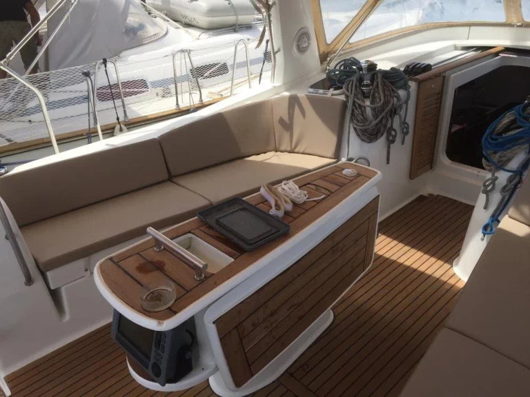 Barca a vela a noleggio a Eleusi al miglior prezzo