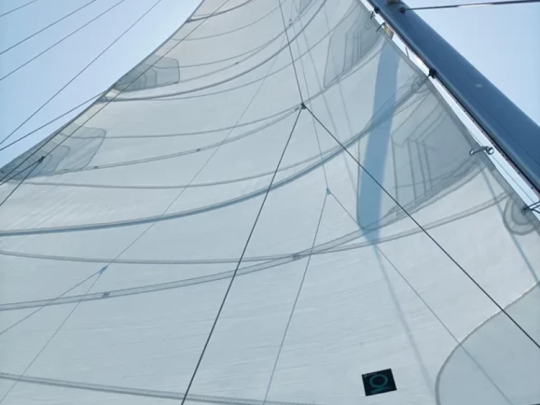 Noleggiare una Bénéteau Oceanis 50 Family a Eleusi