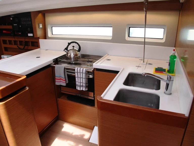 Jeanneau Sun Odyssey 440 da affittare a  Benítses