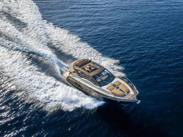 Cranchi Cranchi M44 HT da affittare a  Spalato