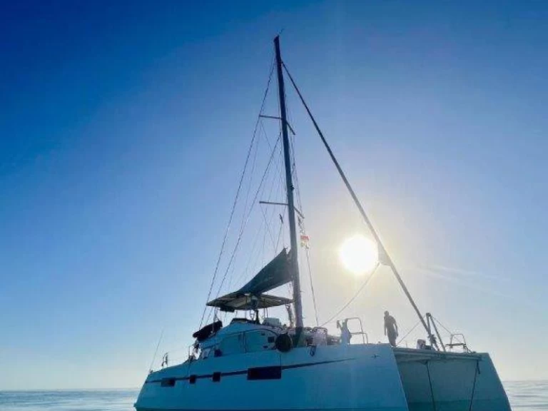 Catamarano a noleggio a Gouviá al miglior prezzo