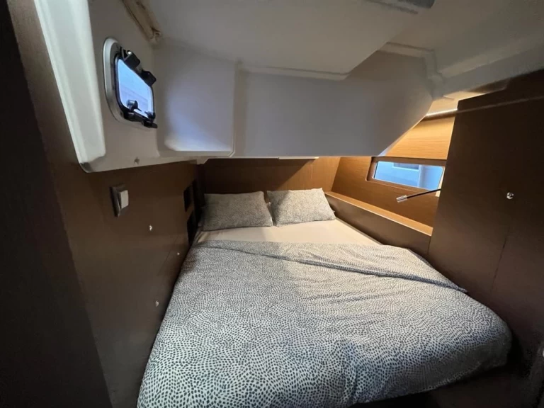 Noleggiare una Bénéteau Oceanis 46.1 a Pomer