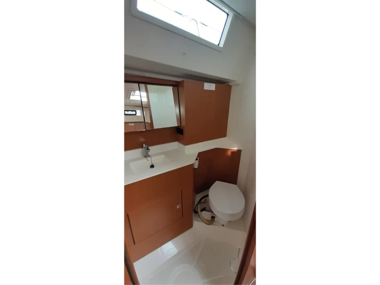 Barca a vela a noleggio a Cugnana Verde al miglior prezzo