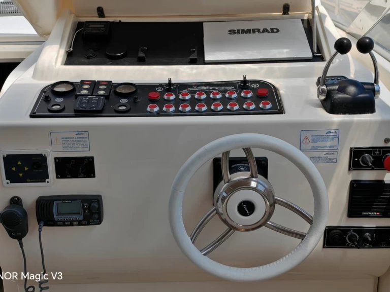 Noleggiare una Fiart Fiart 40 Genius a Palermo