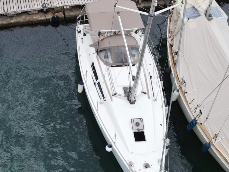 Noleggiare una Jeanneau Sun Odyssey 36i a Lávrio