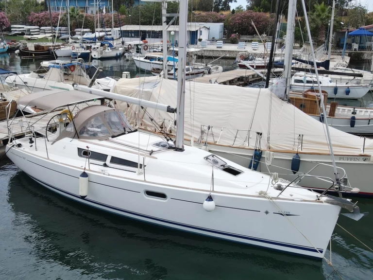 Noleggiare una Jeanneau Sun Odyssey 36i a Lávrio