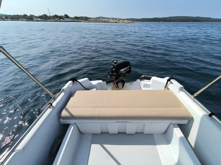 Noleggio barche Rovigno economico Roto 450