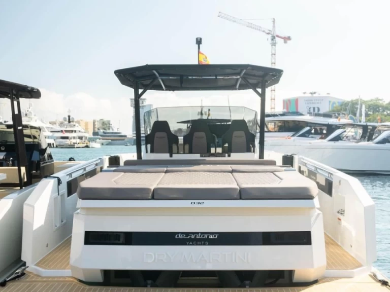 Noleggiare una DE ANTONIO Yachts 32 OPEN a Mahón