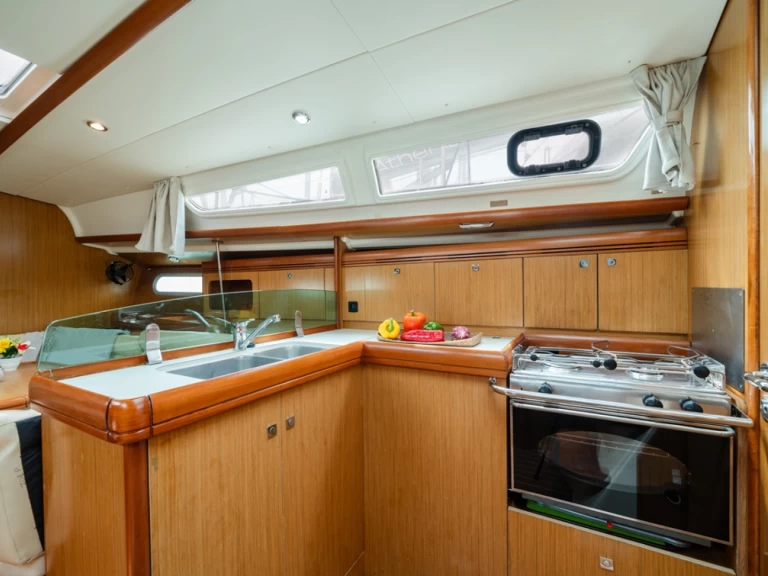 Noleggio Barca a vela Jeanneau con patente nautica