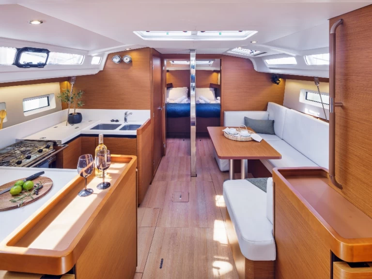 Noleggio Barca a vela Jeanneau con patente nautica