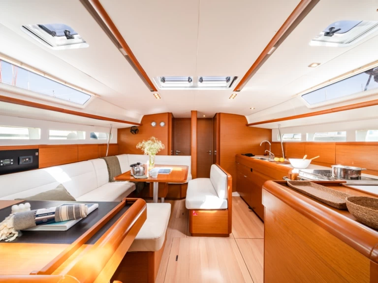 Noleggiare una Jeanneau Sun Odyssey 519 a Rodi (Citta)
