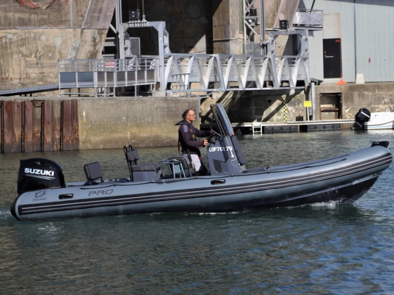 Zodiac Pro 7 da affittare a  Port-Louis