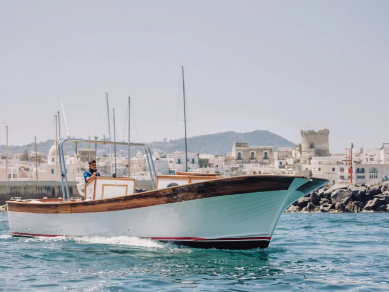 Noleggio Barca a motore a Forio – O.P Nautica  Aragonese