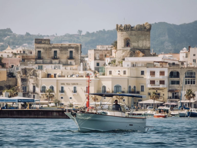 Noleggio barche Forio economico Gozzo 780