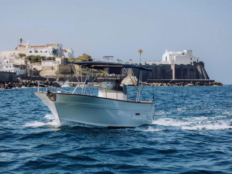 Noleggio Barca a motore con o senza skipper O.P Nautica a Forio