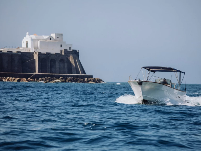 Noleggio Barca a motore O.P Nautica con patente nautica