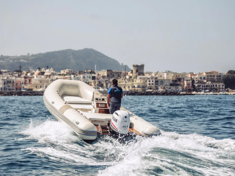 Gommone a noleggio a Forio al miglior prezzo