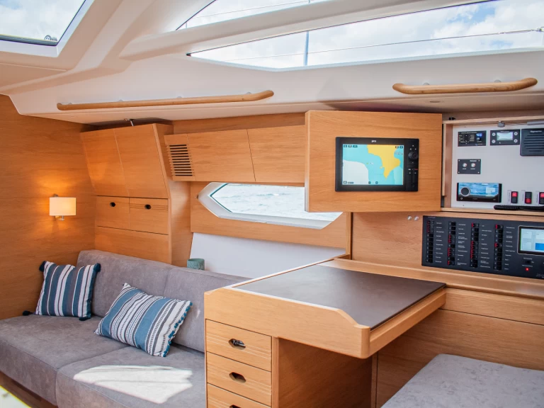 Noleggiare una X-Yachts Xc47 a Olympic Marine