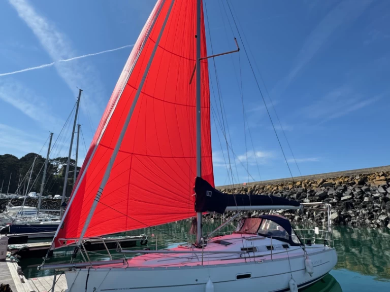 Noleggiare una Bénéteau Oceanis 323 Clipper a Francia