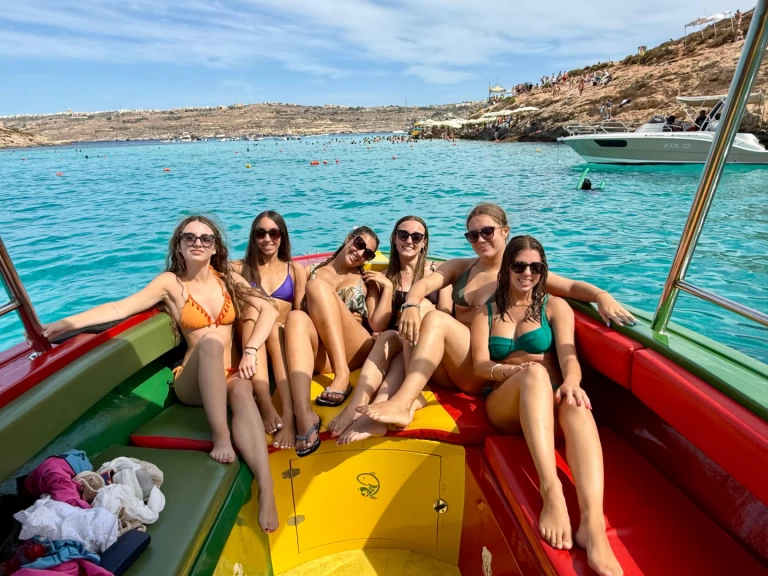 Noleggiare una Coronet motoring a Ċirkewwa