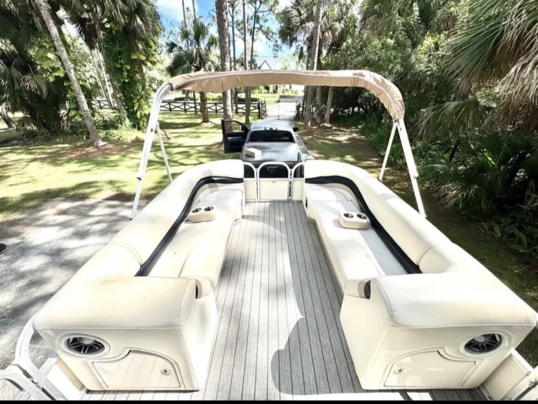 Noleggiare una MAGBAY 43 CC a West Palm Beach