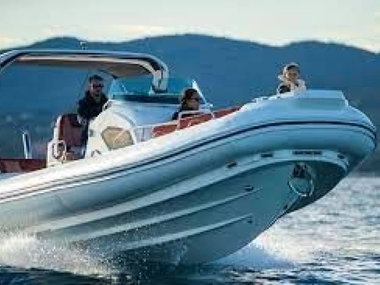 ZODIAC MILPRO MEDLINE 9 NEO da affittare a  Hyères